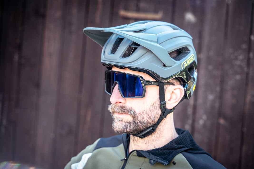 Abus Cliffhanger - angenehm leichter Trail-Kopfschutz