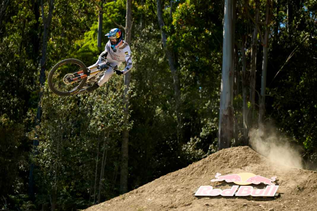 These U19 youngsters are storming the Downhill World Cup
