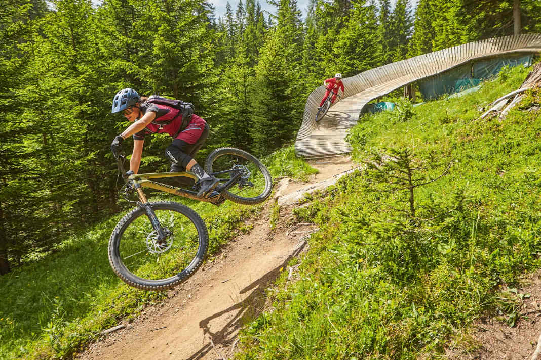 Acht Trailbikes ab 3399 Euro im Vergleich