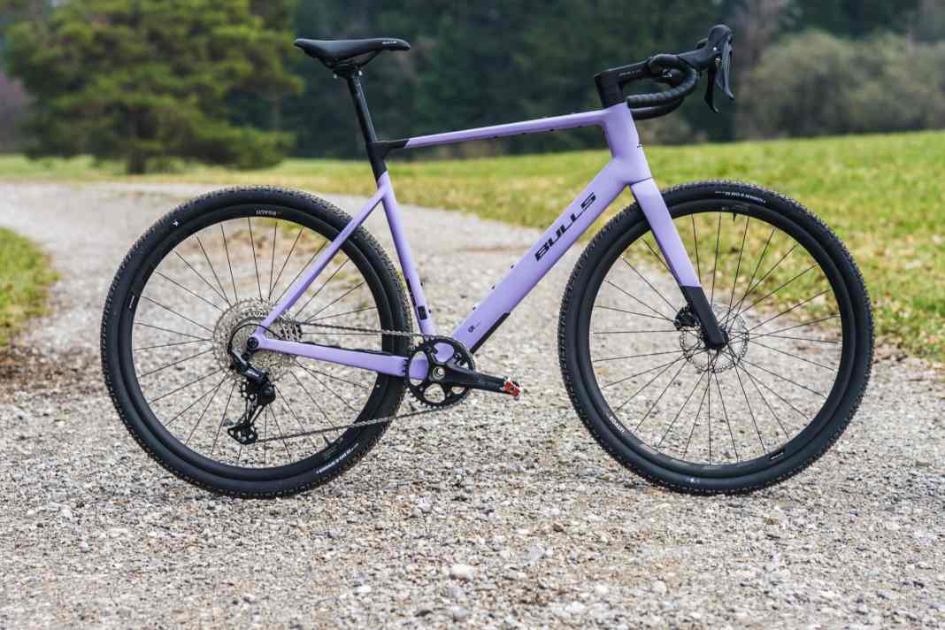 A sharpened knife? Race gravel bike for 1999 euros on test