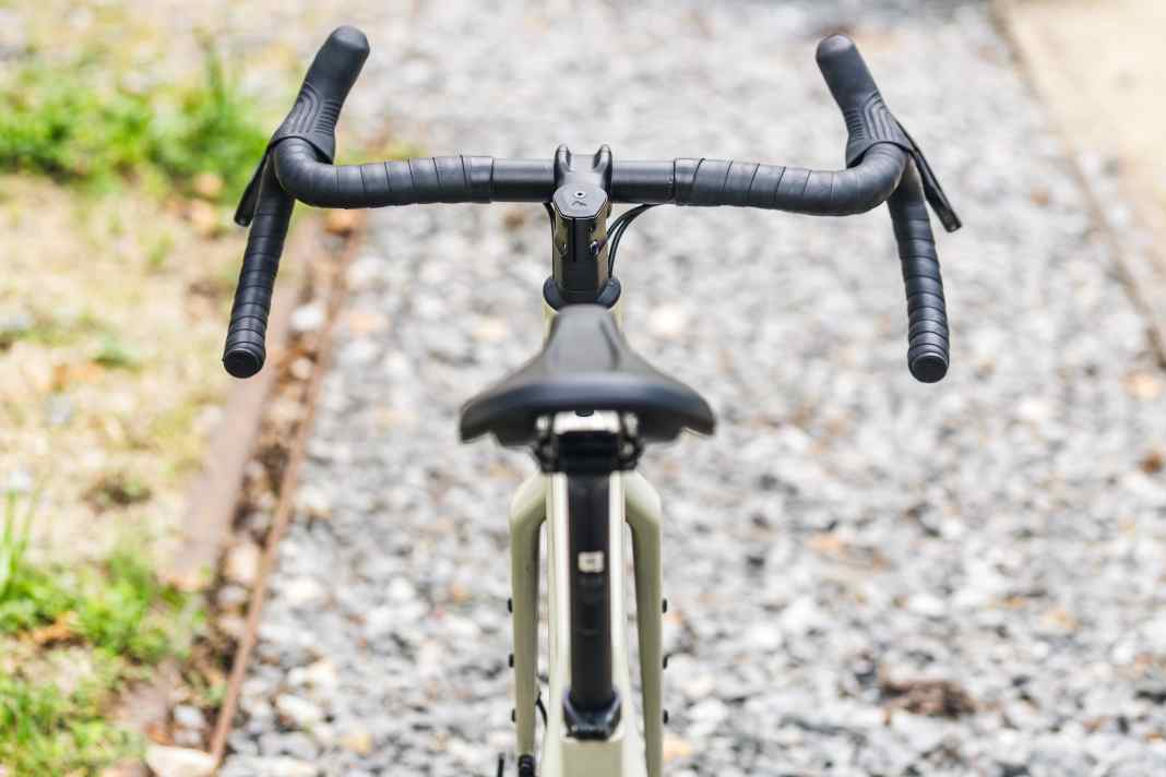 Duell der günstigen Carbon-Gravelbikes