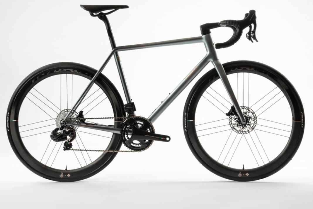 Stahlrenner in zwei neuen Farbvarianten