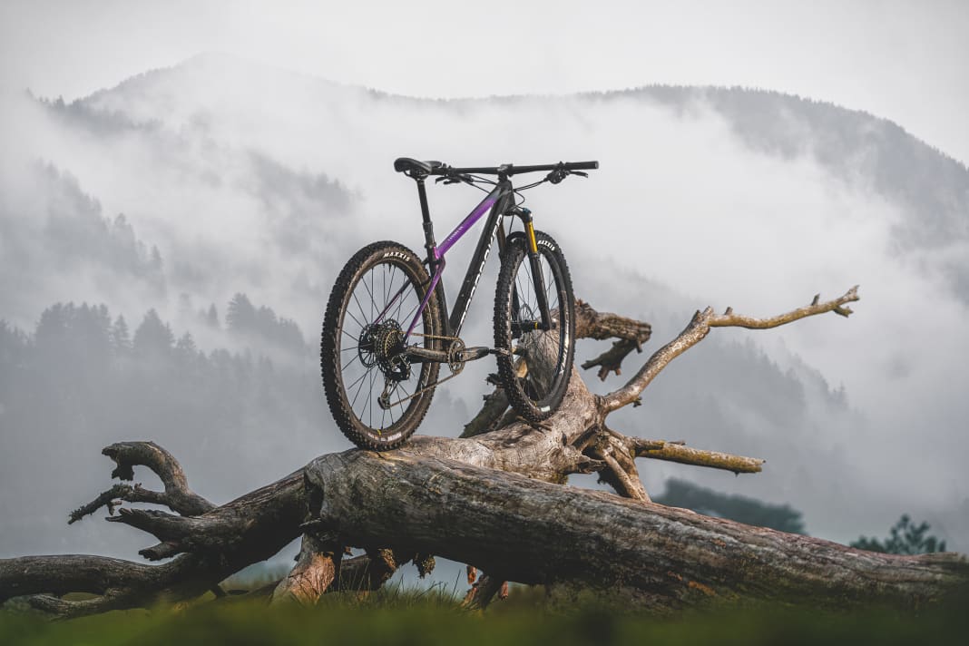 Mondraker bringt das Chrono DC Hardtail in Carbon