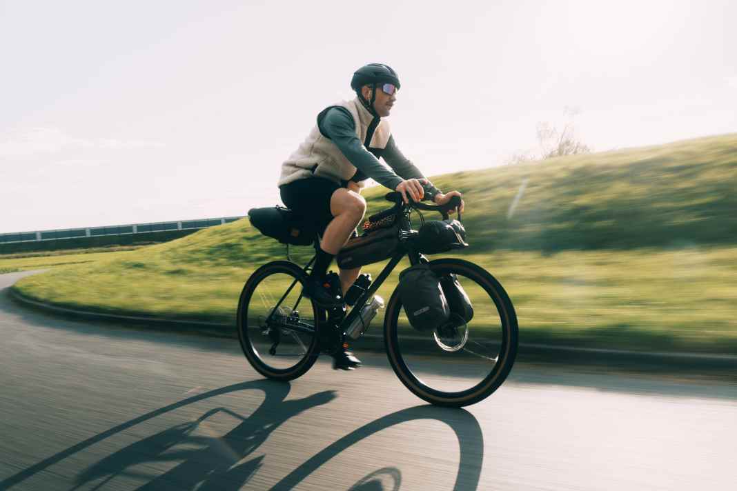 Ein Stahl-Gravelbike vom Versender