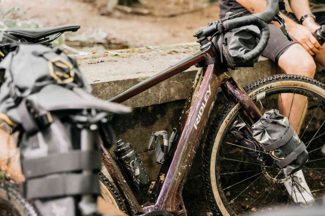 Neues E-Gravelbike mit starkem Motor