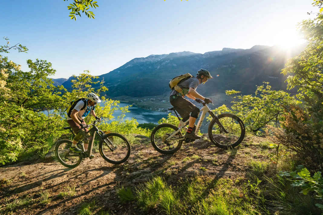 8 E-All-Mountains im großen EMTB-Lesertest
