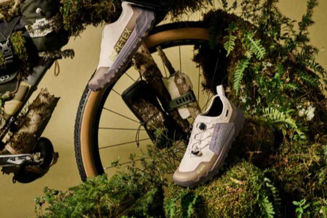 Weatherproof off-road shoe for gravel to trail