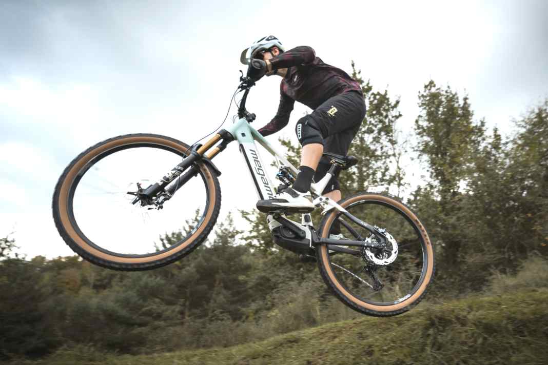 Preiswertes E-Enduro und -All Mountain mit neuem Bosch Motor