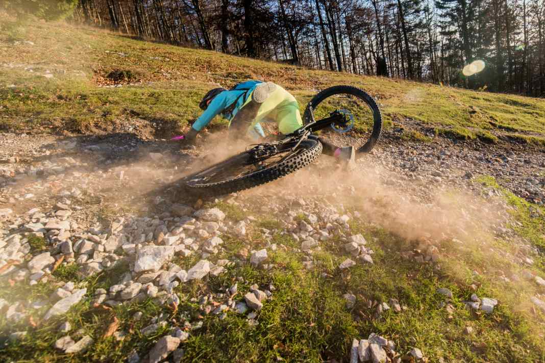 How must an MTB trail be secured?