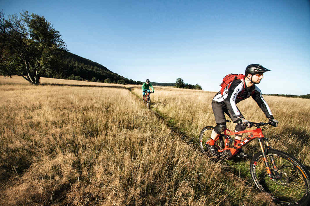 Hart am Rand biken