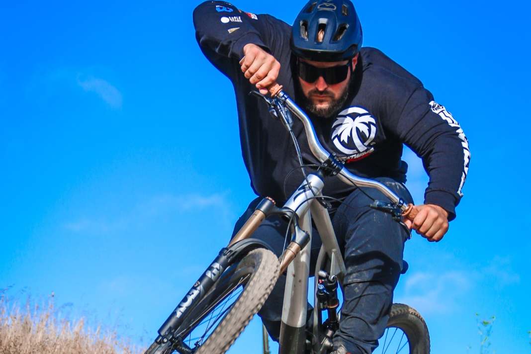 Ist das der unnormalste Mountainbiker überhaupt?