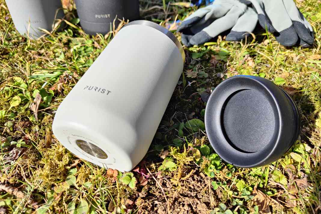 Thermos flask and thermos cup for a hearty bike break