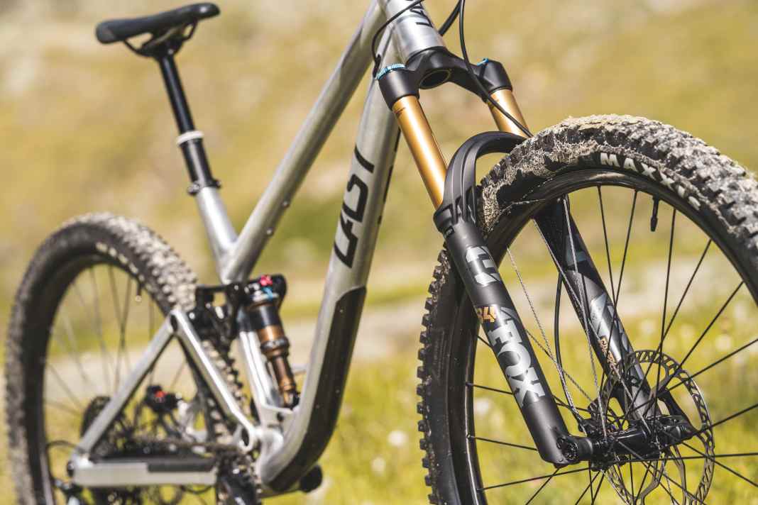 Ein Alu-Trailbike für 9500 Euro im Test?!