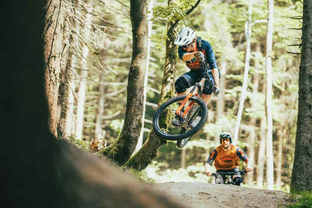 4 preiswerte Hardtail-MTBs im Test