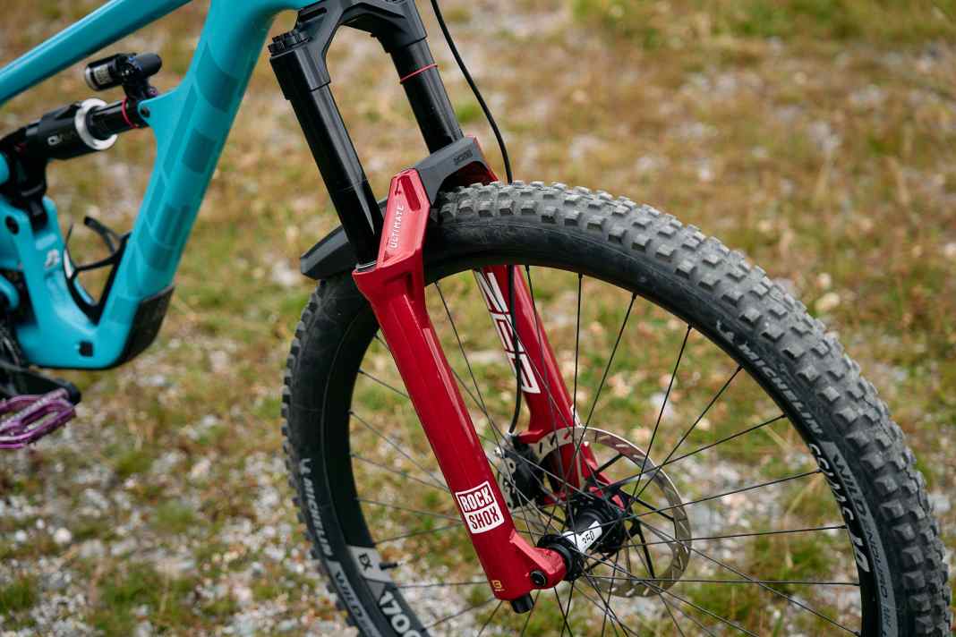 Was die Downhill-Weltcup-Technologie mit einer Enduro-Gabel macht!