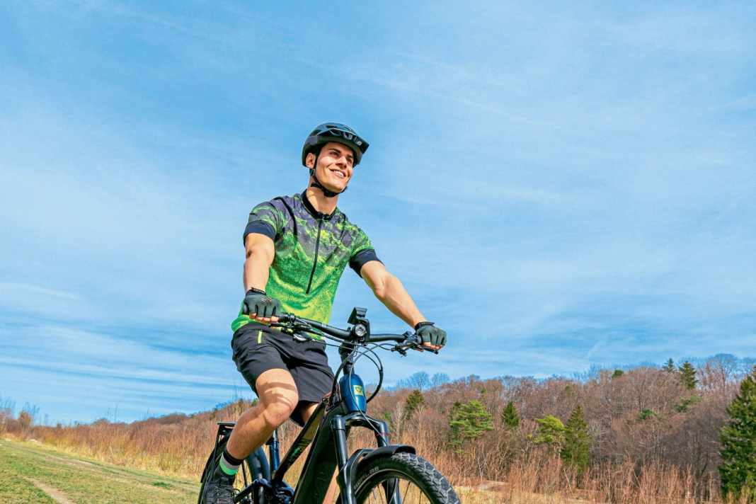 10 Crossover- und Touren-E-Bikes im Test