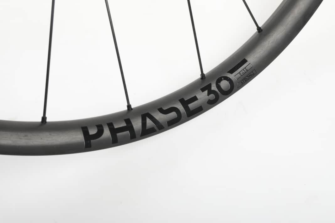 Nur 1158 Gramm dank Carbon-Speichen