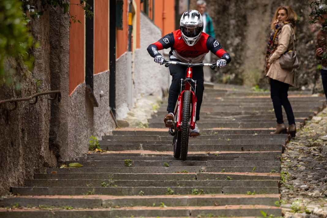 Am Leben bleiben! – City-Downhill in Genua