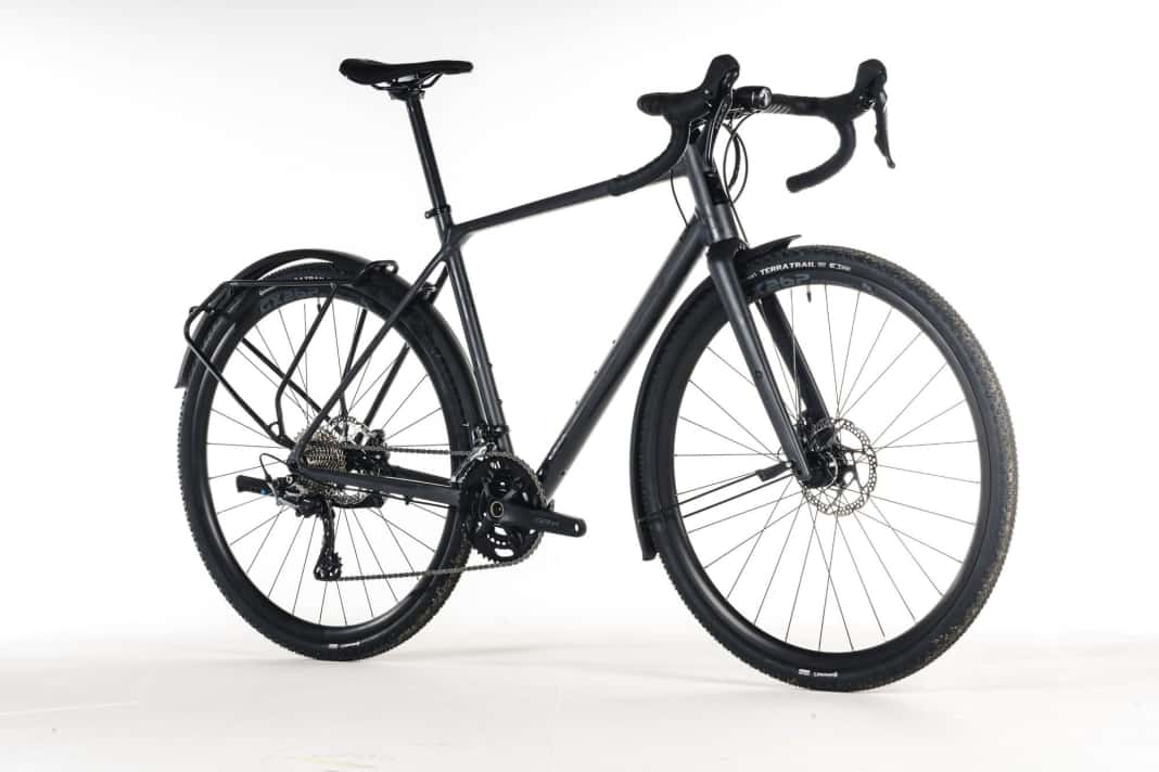 Favourable test-winning gravel bike with full equipment