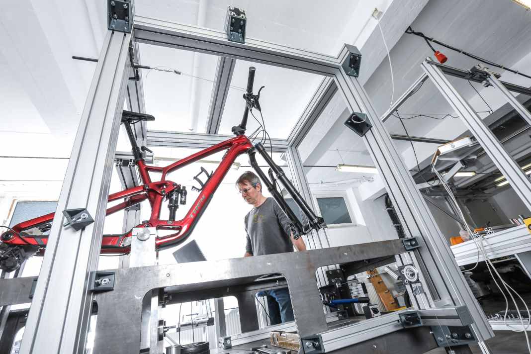 Die neuesten MTBs im Test auf Trail & Prüfstand