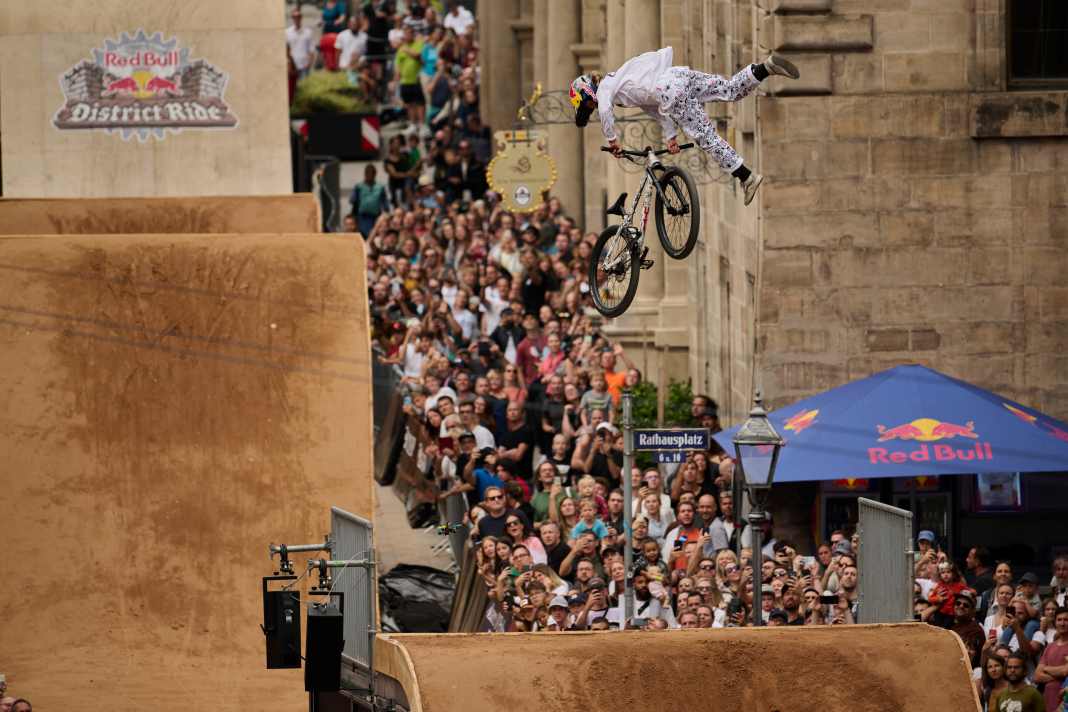 City. Style. Weightless.