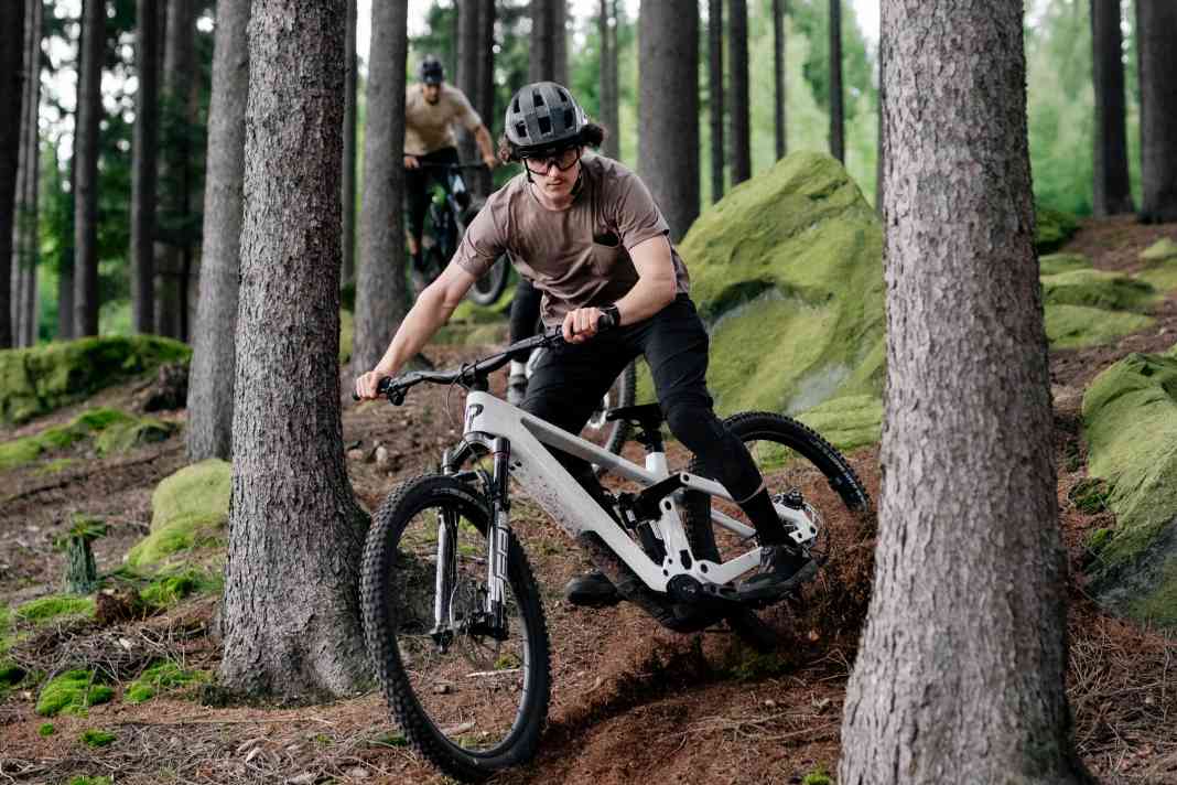 Viel Federweg und wenig Gewicht zum Kampfpreis?