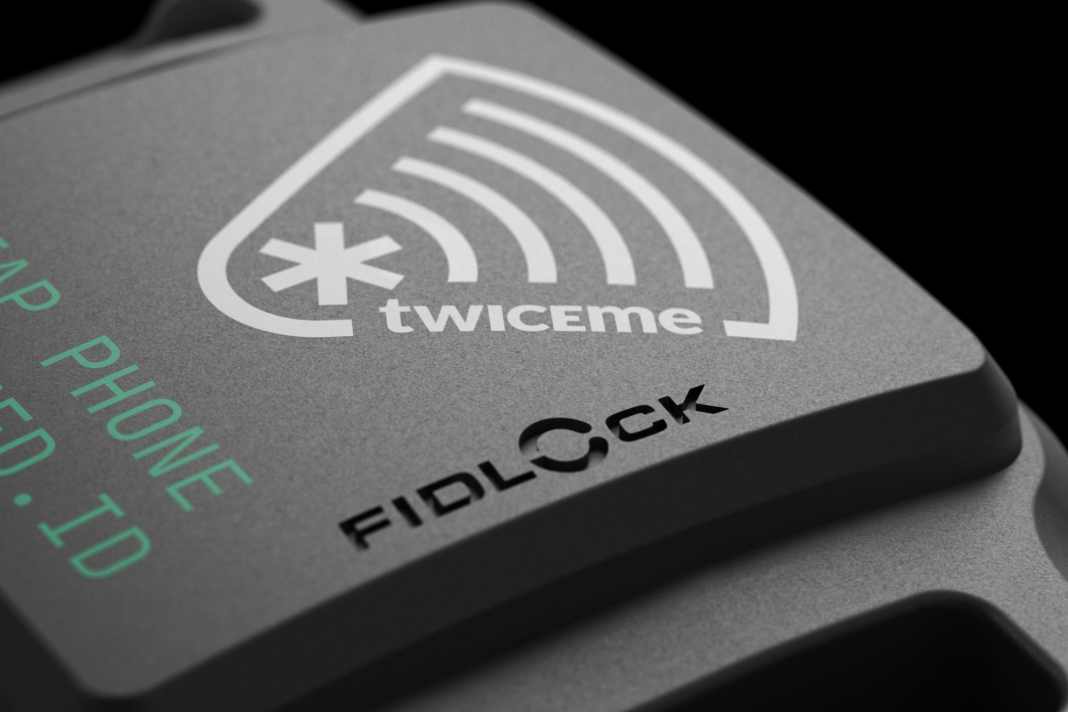 Notfallinfos über Fidlock-Helmschnalle mit NFC