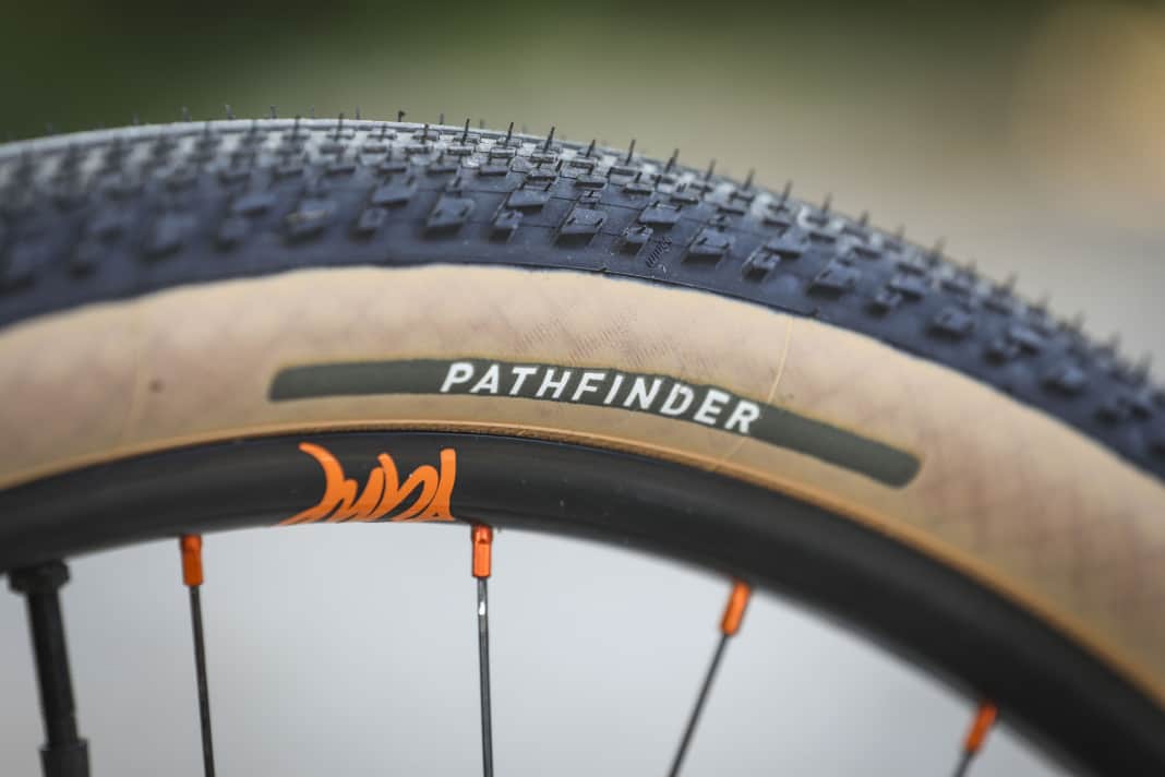 Narrow XC tyre vs. wide gravel tyre