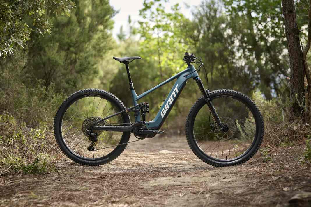 Liv und Giant zeigen neue E-MTBs