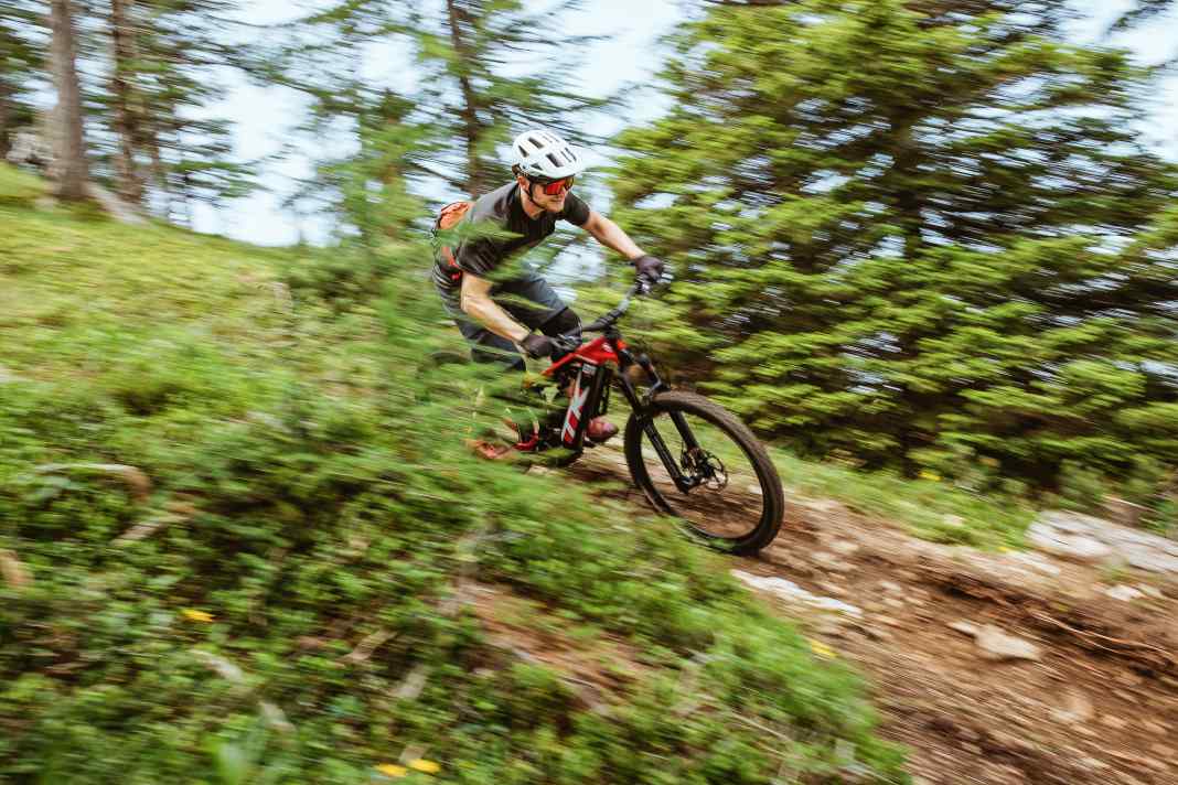 Sieben E-Enduros bis 7000 Euro im Vergleichstest