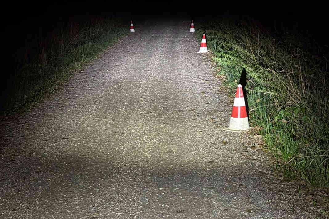 Starkes Lichtset mit praktischer Aero-Halterung