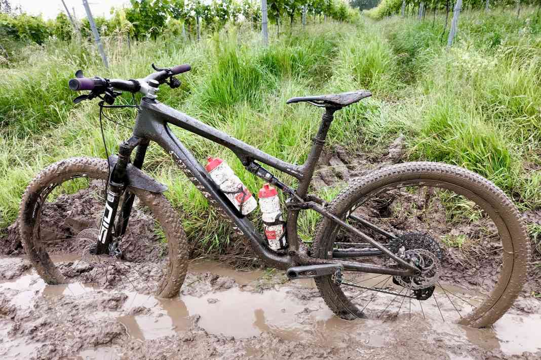 Edel-Racer im Matsch versenkt