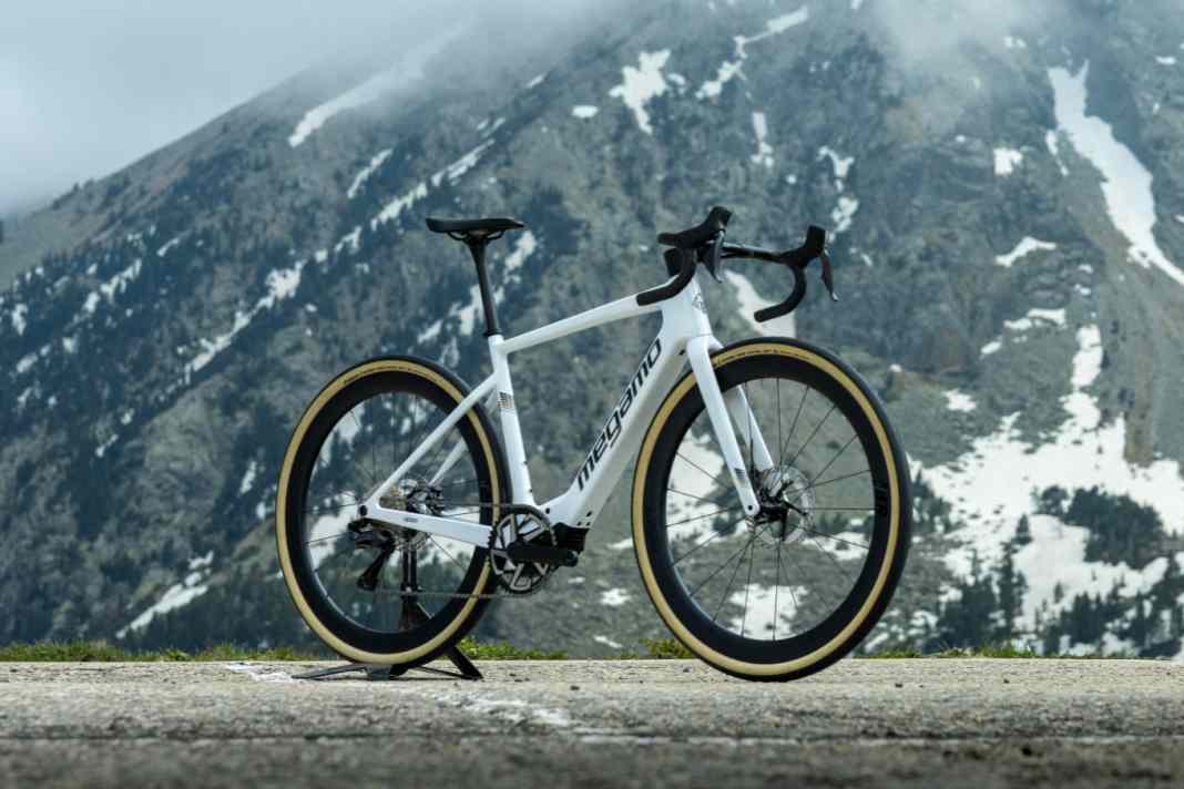 Avinox-Rennrad mit DJI-Superpower