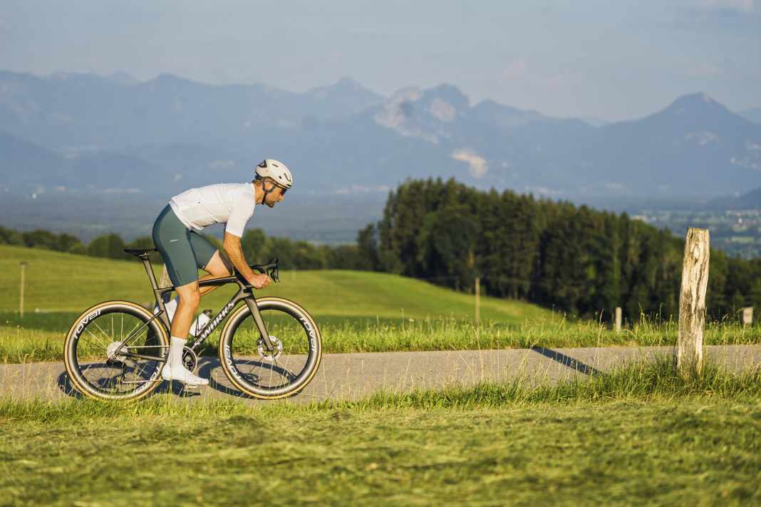 Giant Propel Advanced SL vs. Specialized S-Works Tarmac SL9