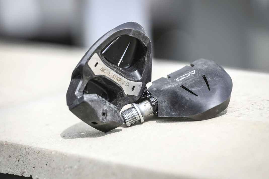 Sturdy road bike pedals for 100 euros