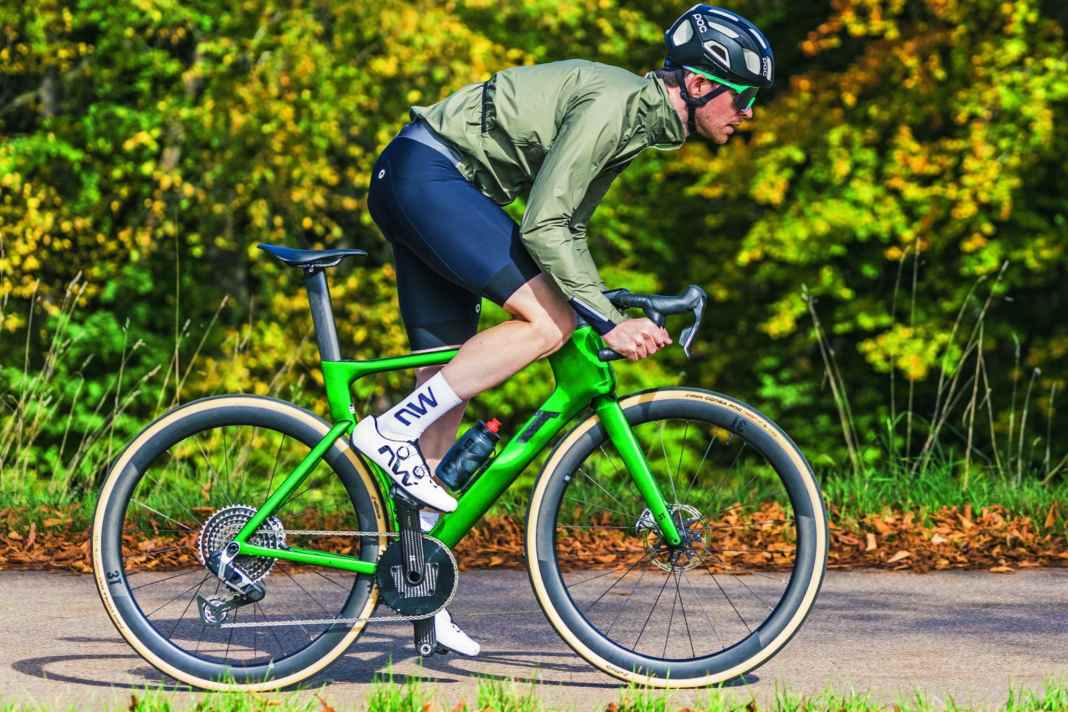 Der giftgrüne Aero-Renner im Test