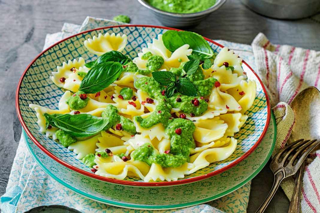 Kräuter-Erbsen-Pesto