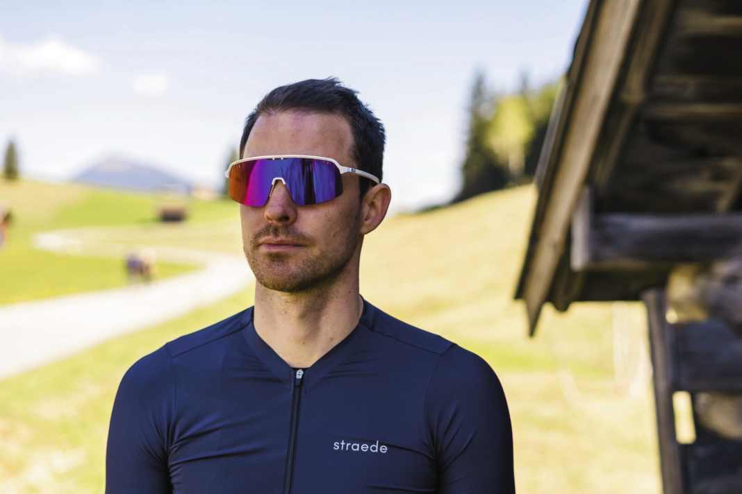 Praktische Gadgets - Fitness-Armband, Radbrille, Lenkerband, Minikompressor & Mini-Klingel