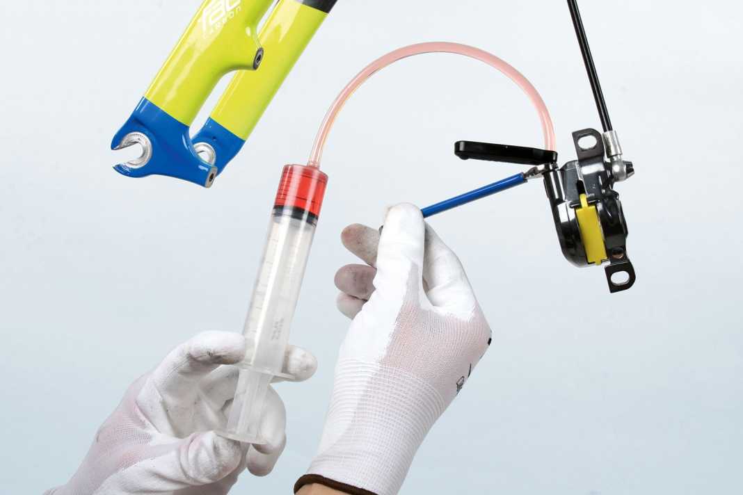 So entlüften Sie hydraulische Shimano Rennrad-Scheibenbremsen