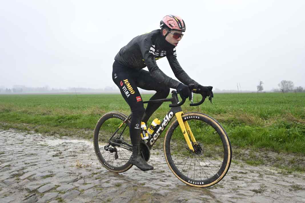 Van Aert und Co. testen auf Kopfsteinpflaster