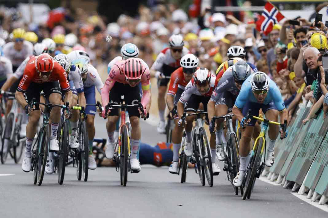 TOUR Tech briefing for Stage 16