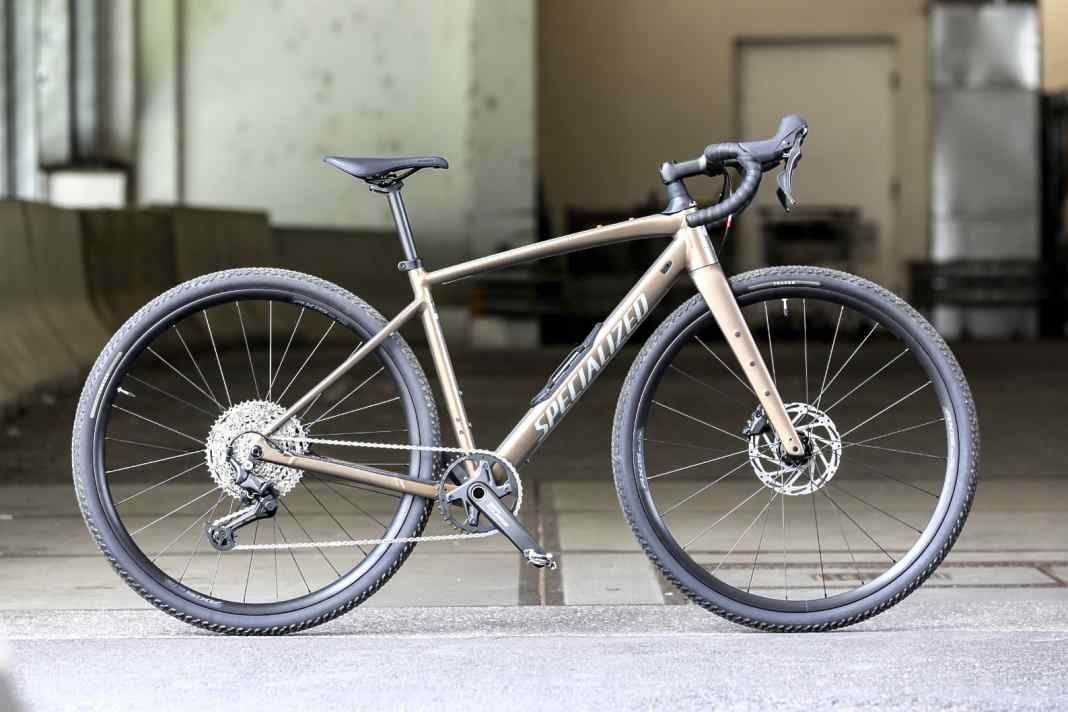 Un vélo de gravel en aluminium à petit prix