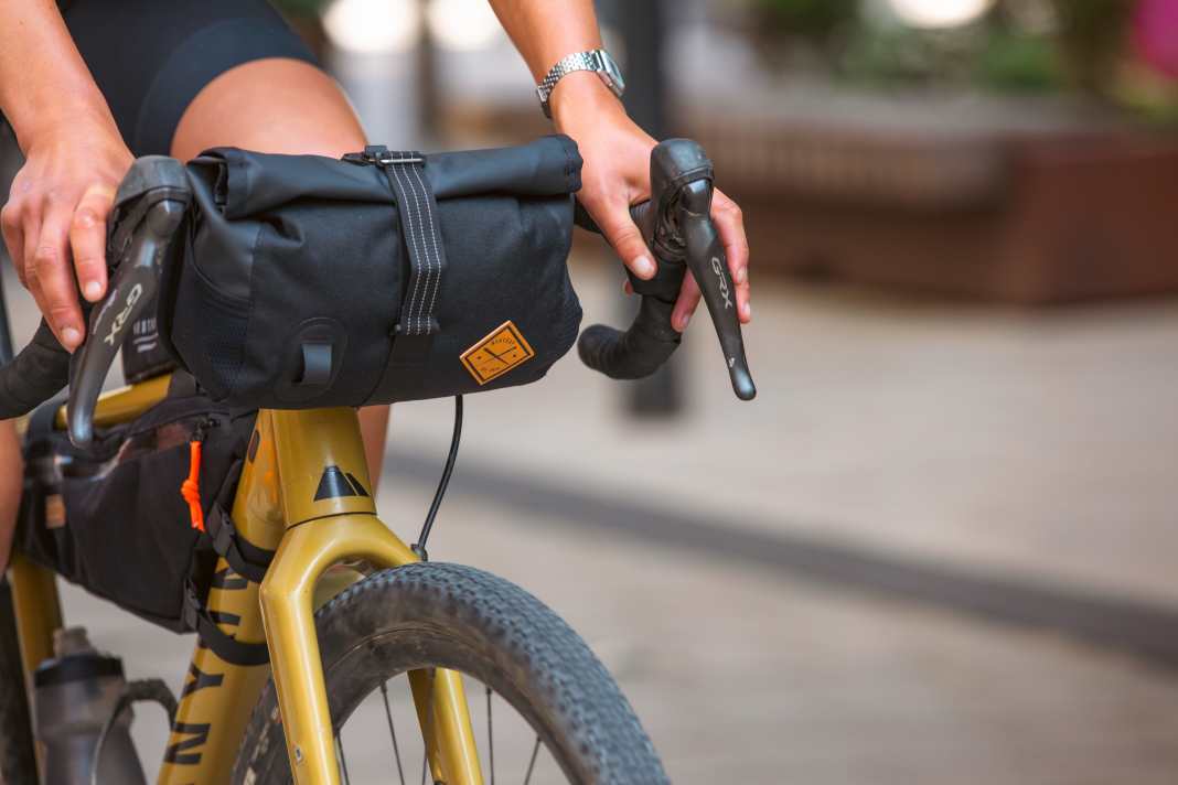 Restrap präsentiert neue Lenkertaschen für Bikepacking