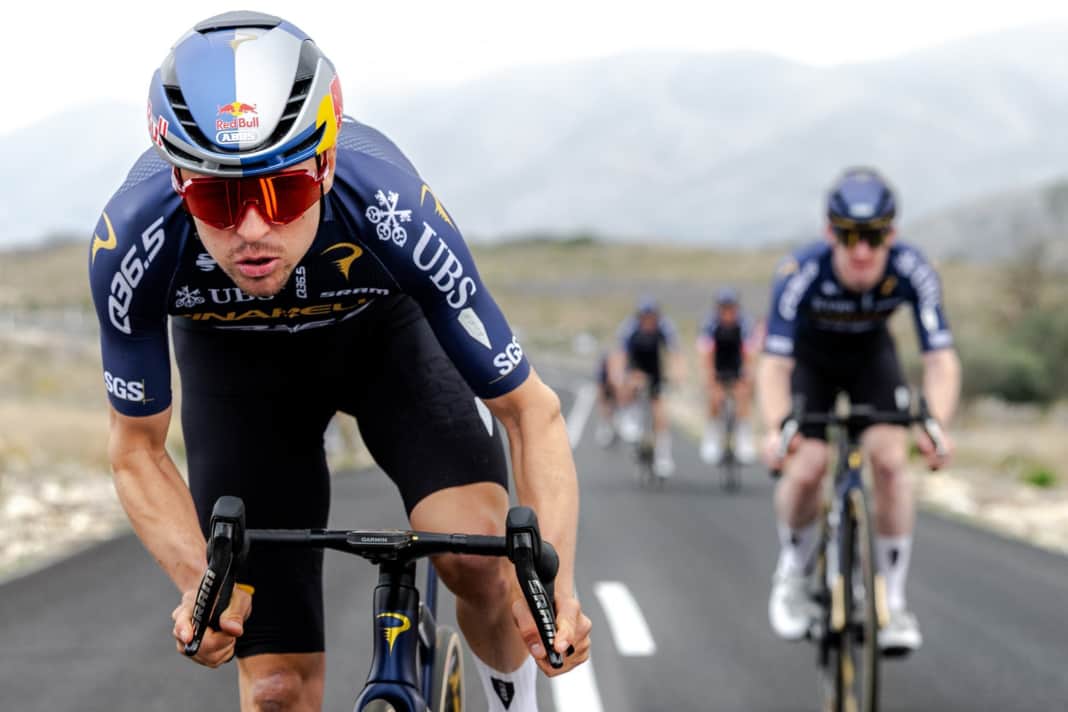 Neue Trikots und Rennmaschinen für Q36.5-Team