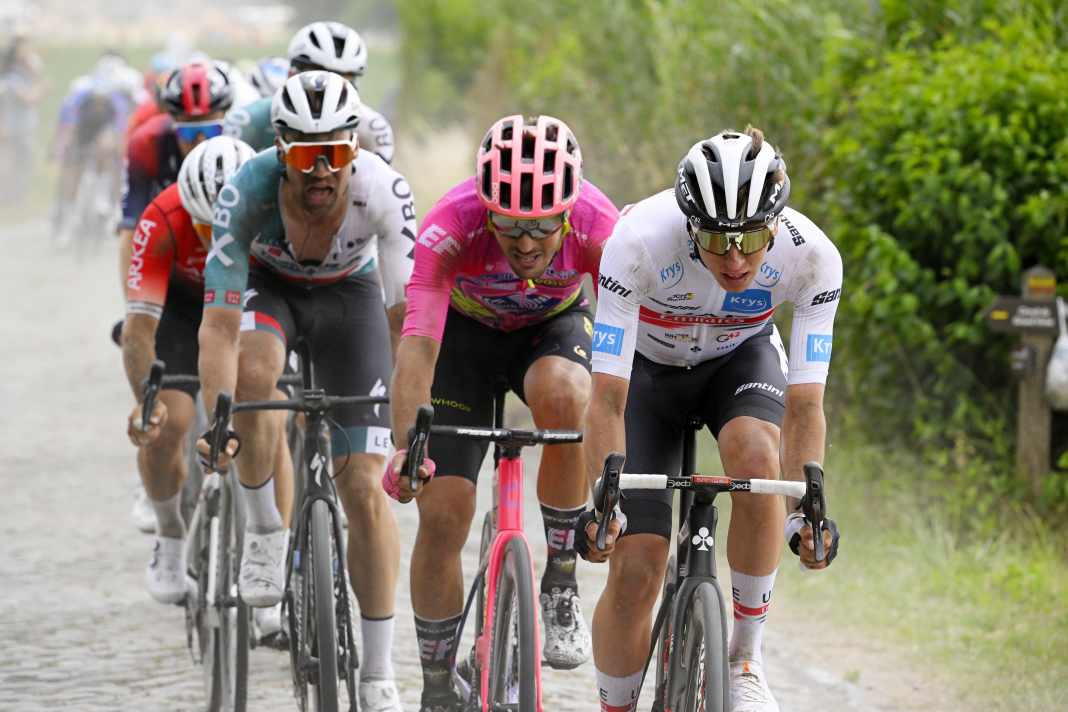 Pogacar brilliert auf Pave - Alptraum-Tag für Roglic