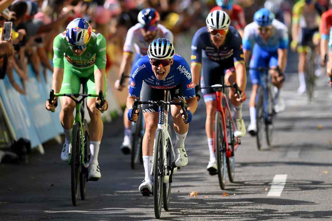 Philipsen gewinnt 15. Etappe der Tour - Schreckmoment für Vingegaard