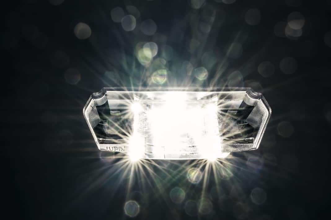 2 High-End- und 4 günstige Leuchten im Test