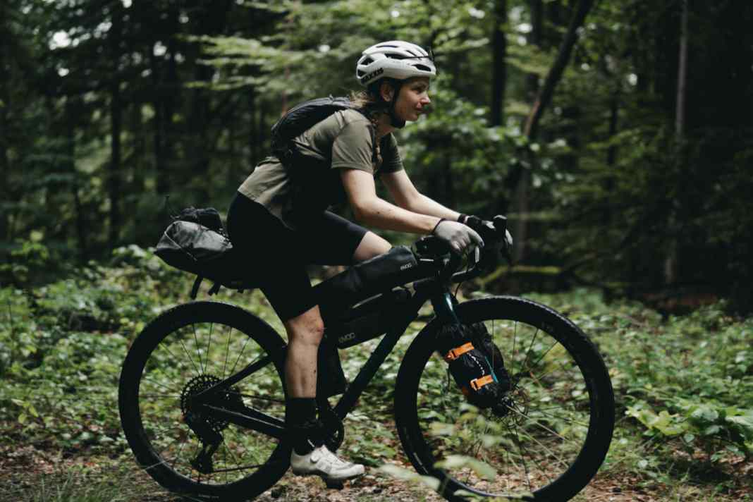 So viel Gepäck muss mit auf eine Bikepacking-Tour