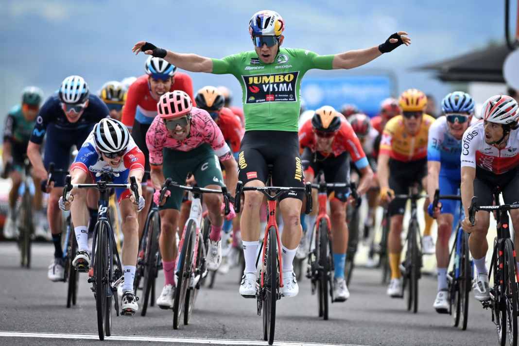 Wout Van Aert verjubelt Etappensieg