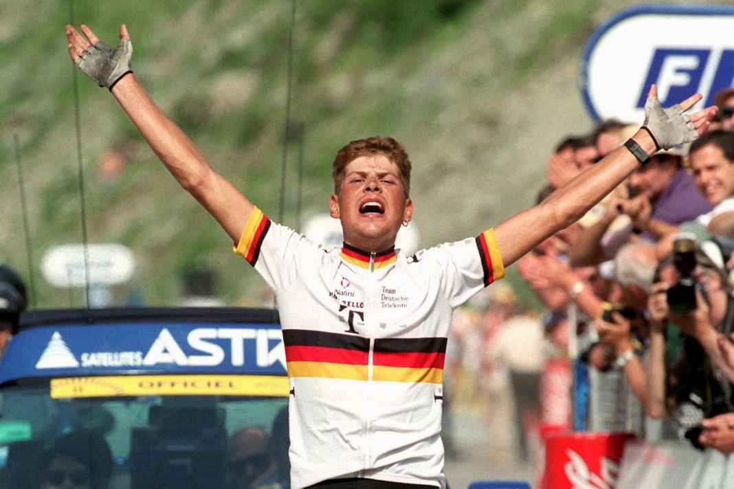 Ullrich stürmt in Gelb